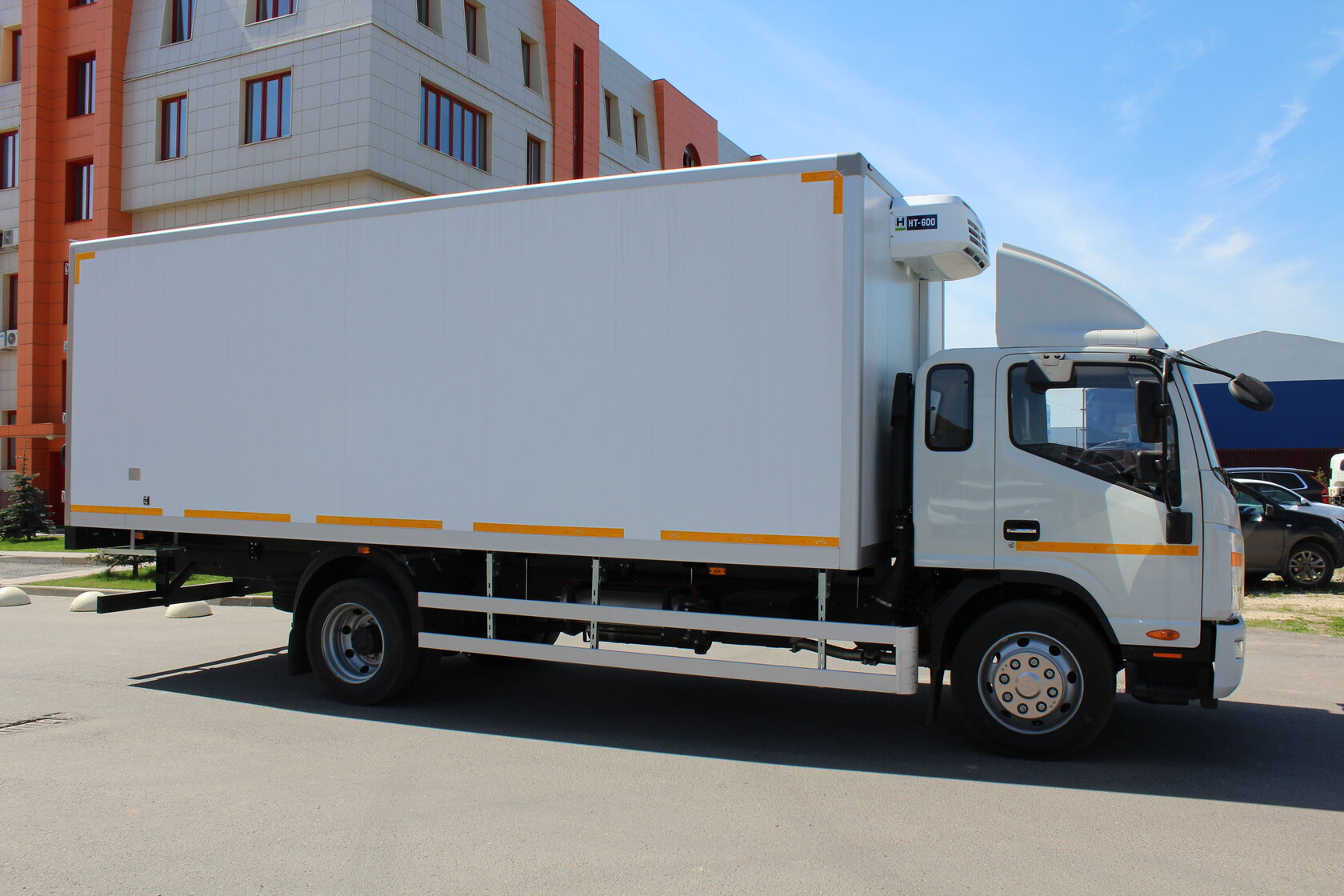 JAC N200 4x2 Изотермический/рефрижератор 2818J-72 (Рефрижератор, Дизельный, 6,7 л., 277 л.с., МТ)