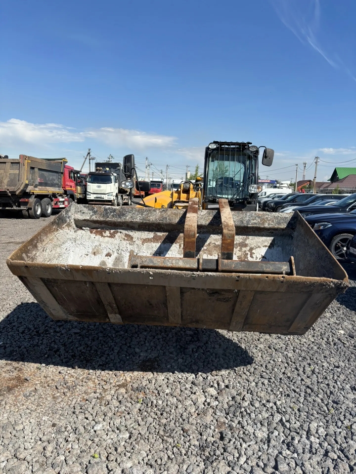 JCB 540* Телескопический погрузчик 540-140 	(Дизельный, 3,0 л, 101 л.с., АТ)