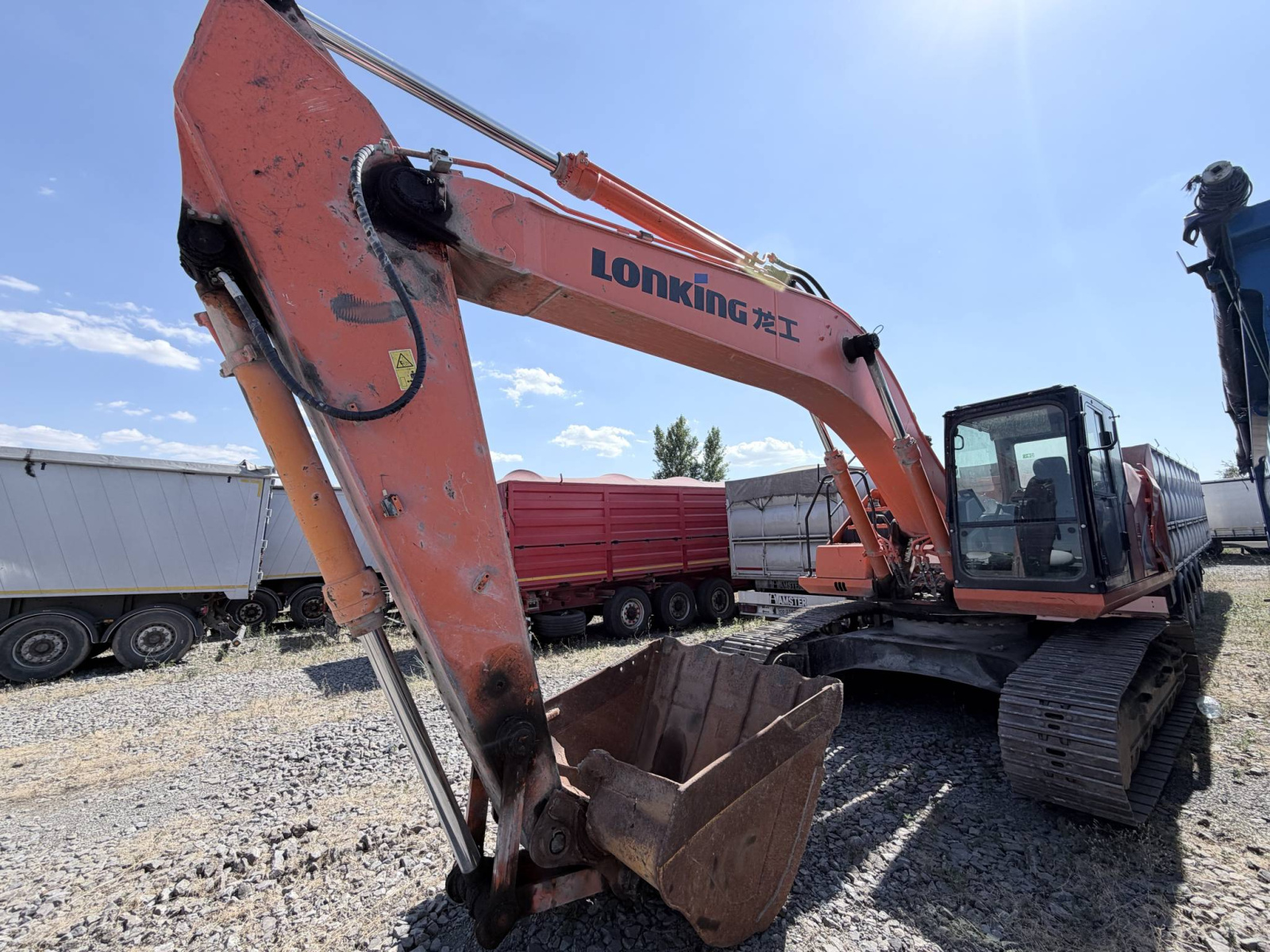 Lonking CDM* Экскаватор CDM6245 (Дизельный, 6,7 л, 197 л.с., АТ)