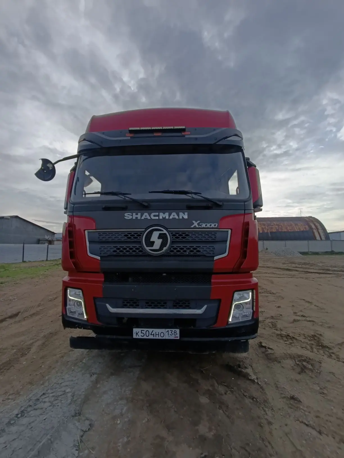 Shacman (Shaanxi) SX* 6x4 Седельный тягач SX42584W324C (Дизельный, 10,8 л, 441 л.с., МТ)
