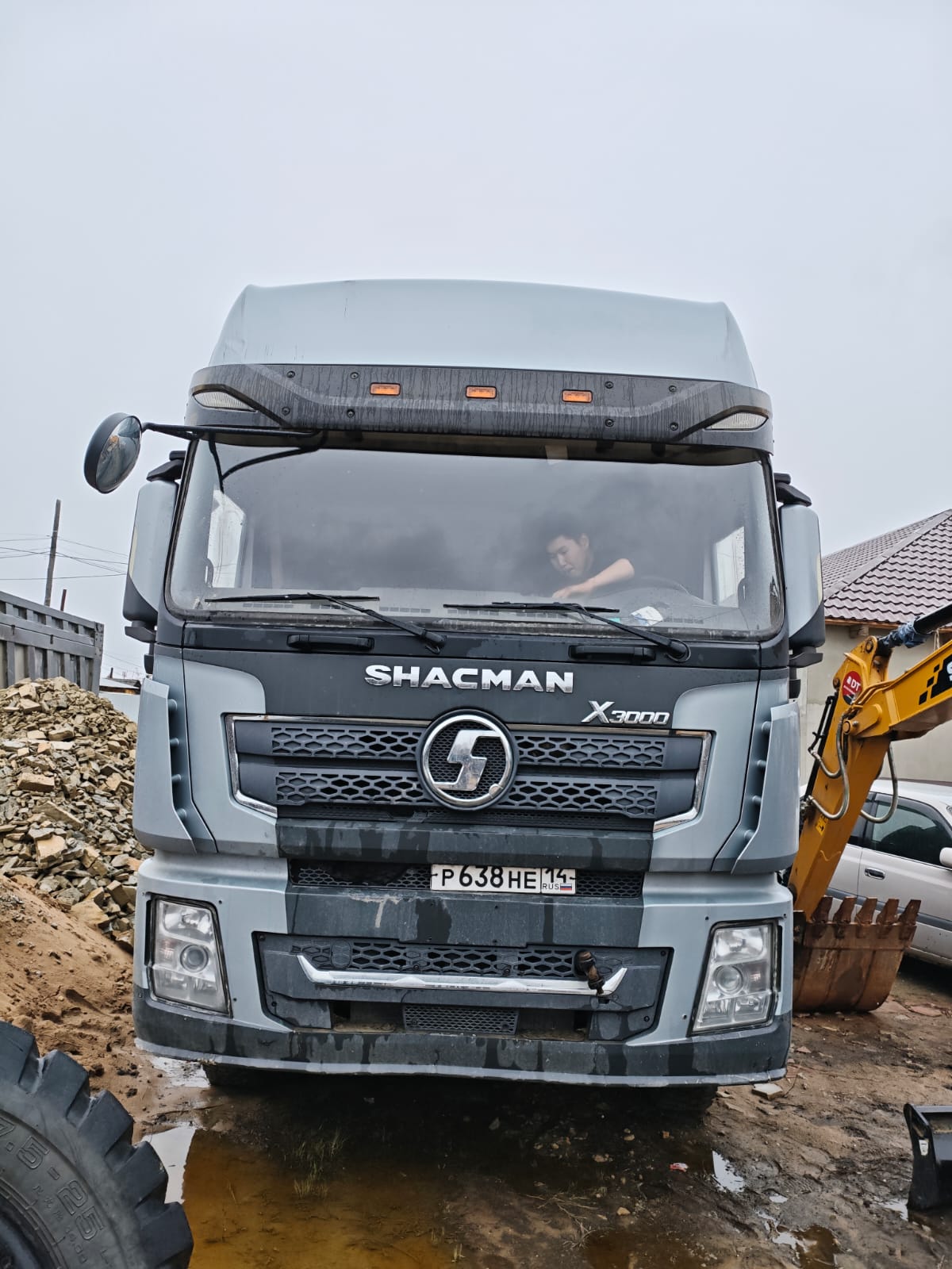 Shacman (Shaanxi) SX* 6x4 Седельный тягач SX42584V324 (Дизельный, 11,6 л, 423 л.с., МТ)
