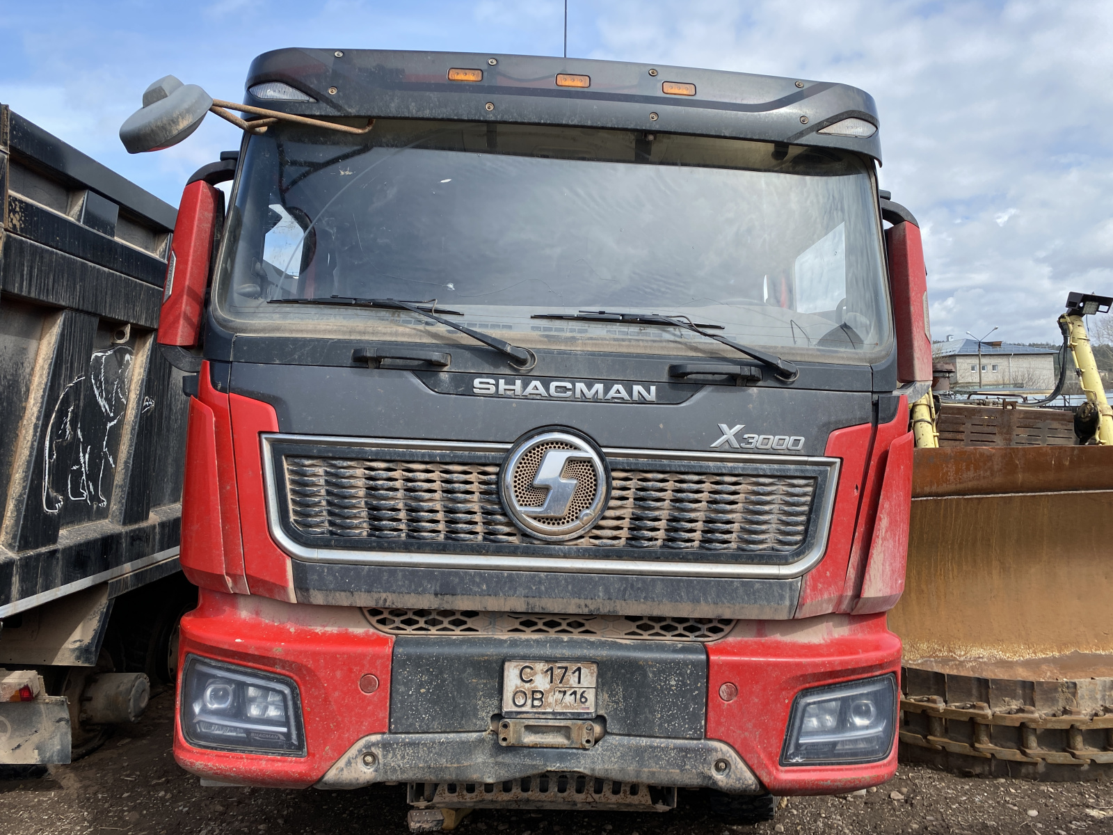 Shacman (Shaanxi) SX* 8x4 Самосвал SX331863366 (Дизельный, 12,5 л, 544 л.с., МТ), 2023г., 298422 км