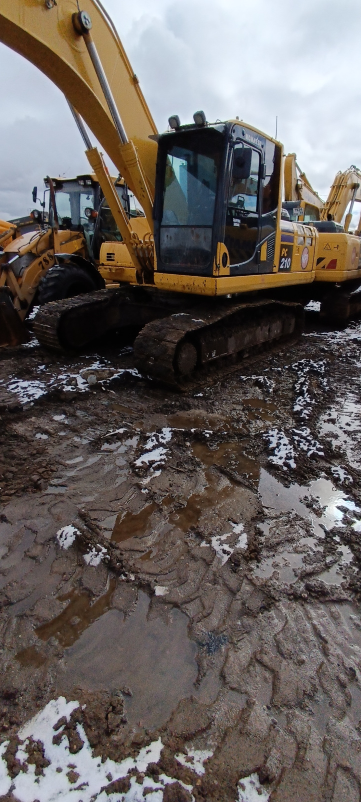 KOMATSU PC 210 Экскаватор PC210-10M0 (Дизельный, 6,7 л, 167 л.с., АТ)