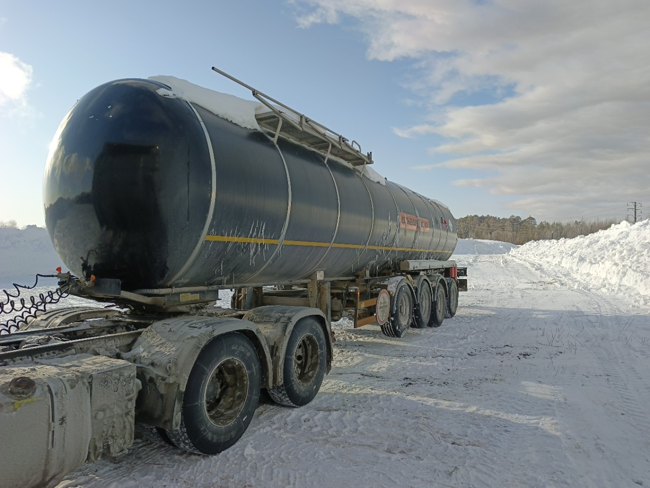 FoxTank 8777 Полуприцеп цистерна 877721 (светлые нефтепродукты)
