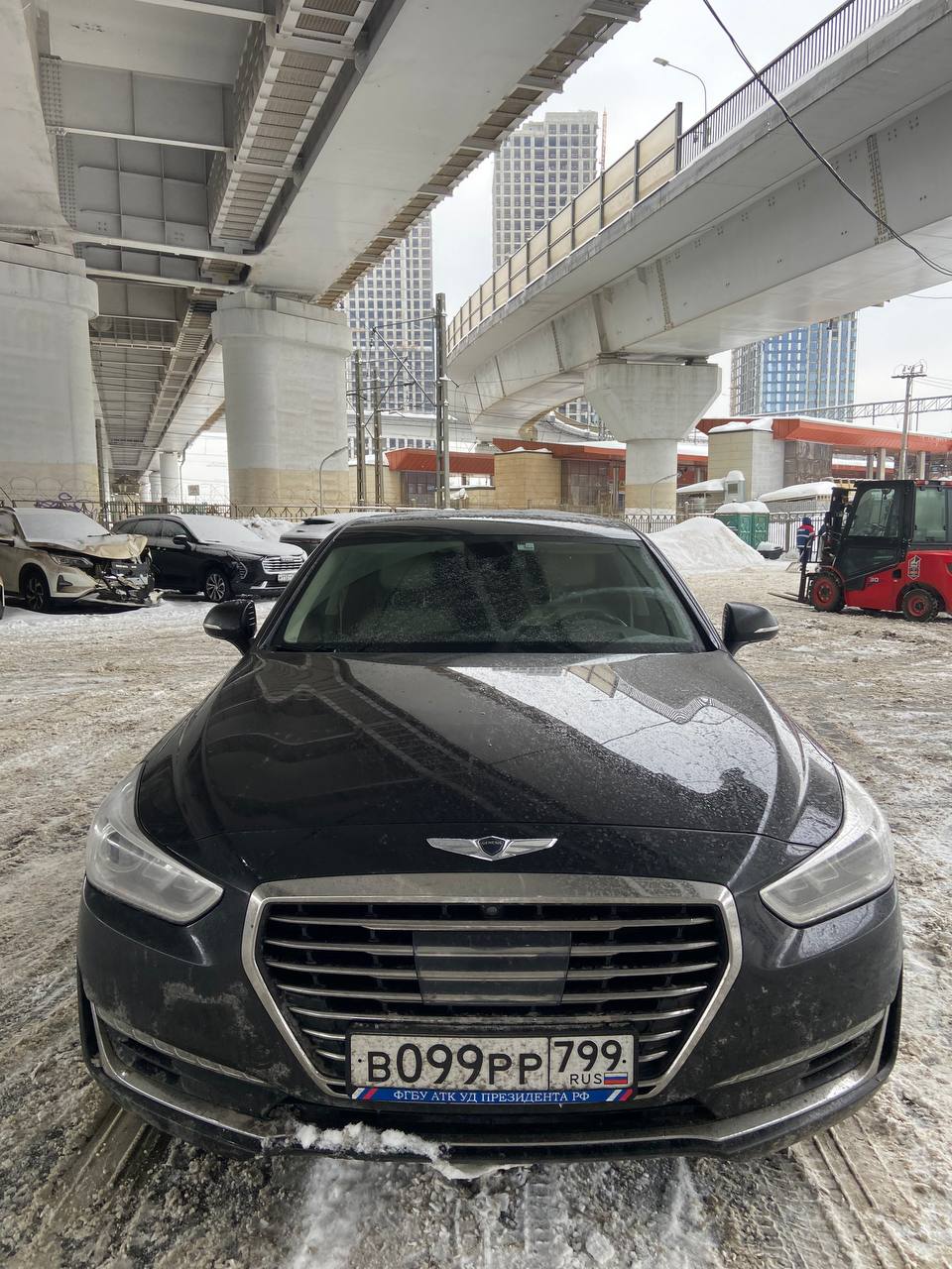 Genesis G90 Royal 5.0 T-GDI 8AT 4WD