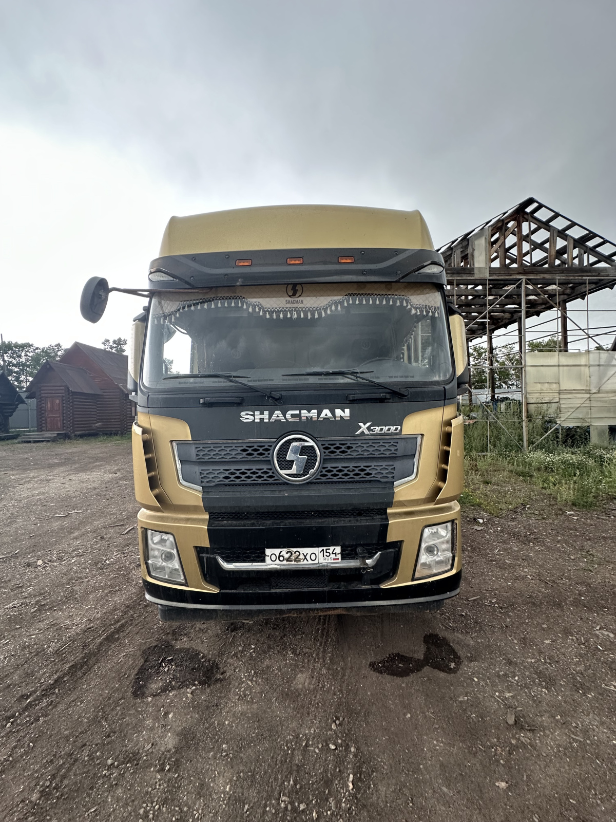 Shacman (Shaanxi) SX* 6x4 Седельный тягач SX42584V324 (Дизельный, 11,6 л, 423 л.с., МТ)