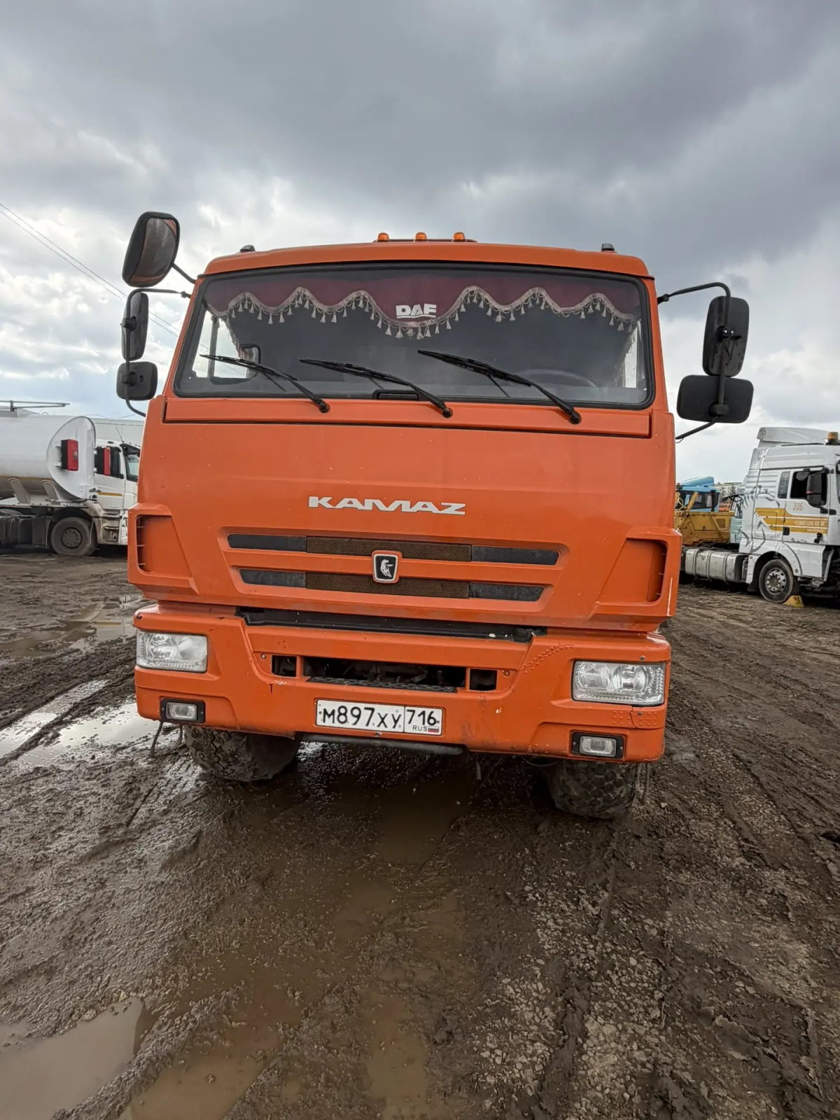 КамАЗ 43118 6x6 Седельный тягач с КМУ 659102 (Дизельный, 11,8 л, 300 л.с., МТ)