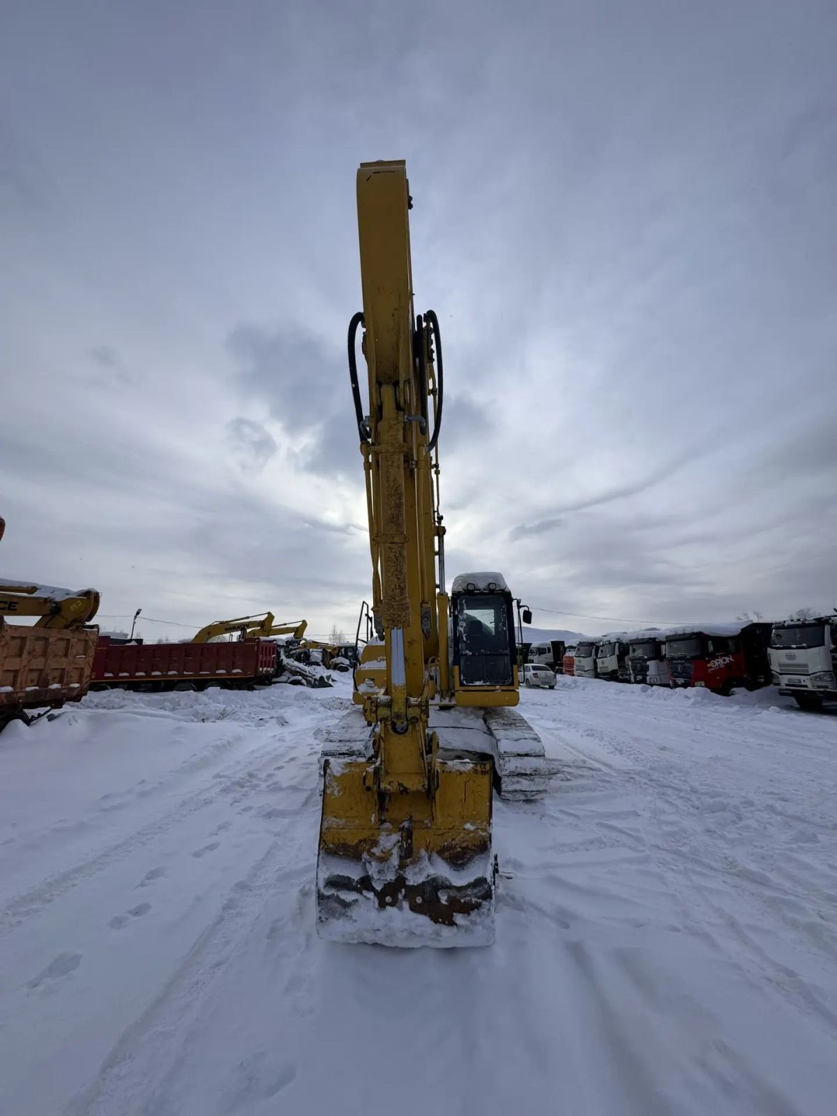 KOMATSU PC 220 Экскаватор PC 220-8M0 (Дизельный, 6,7 л, 167 л.с., АТ)