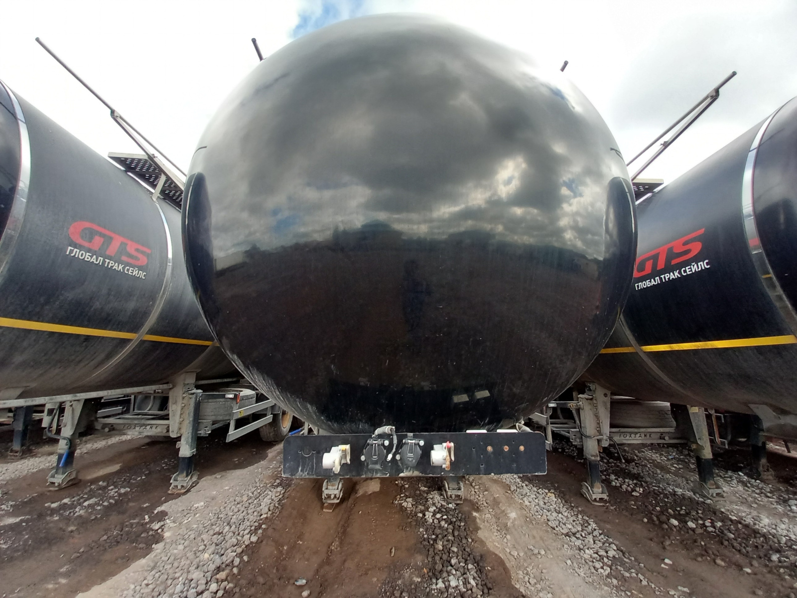 FoxTank 8777 Полуприцеп цистерна 877721 (светлые нефтепродукты)