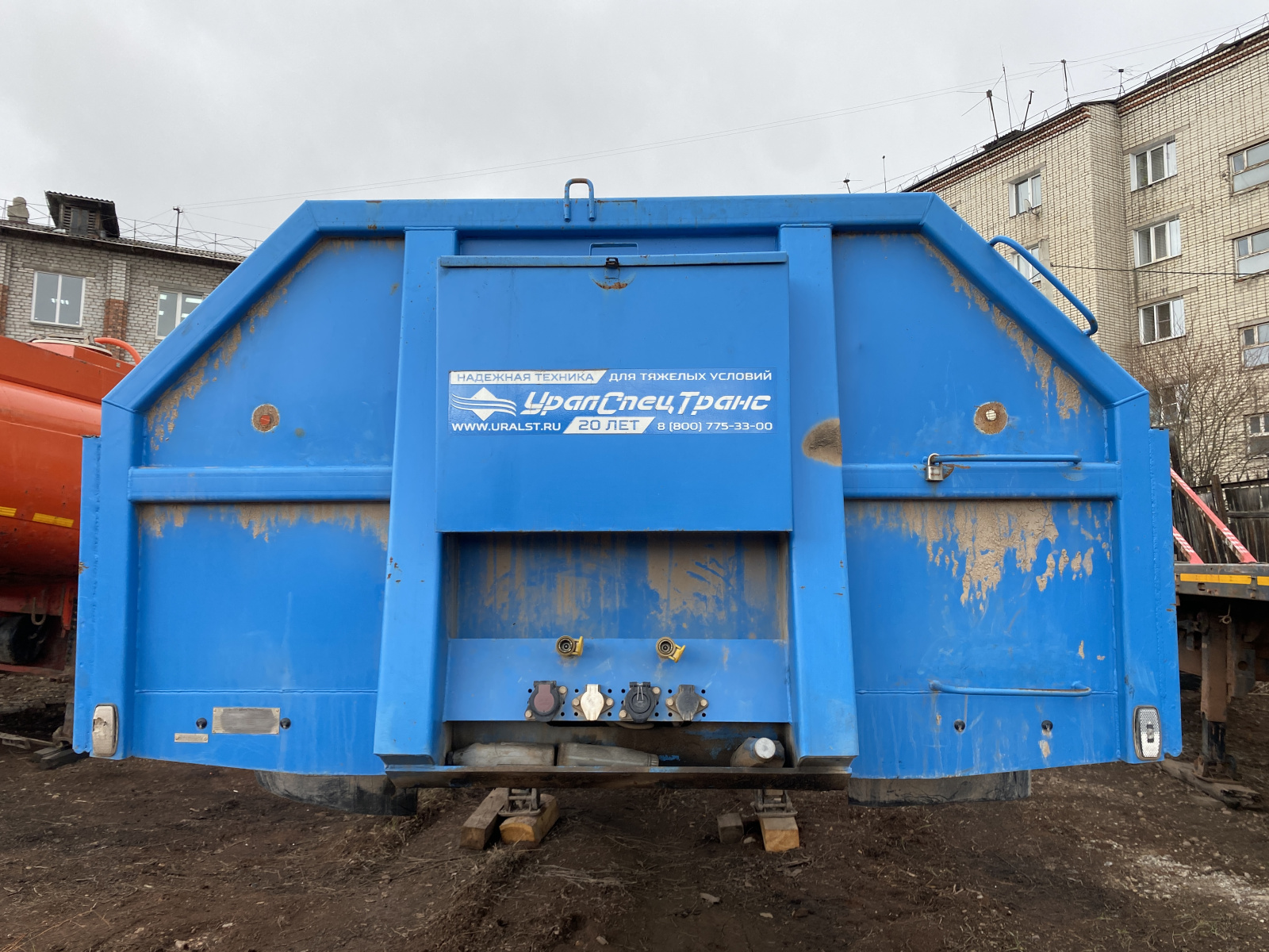 УралСпецТранс 9465* Полуприцеп бортовой 946518-A1-03
