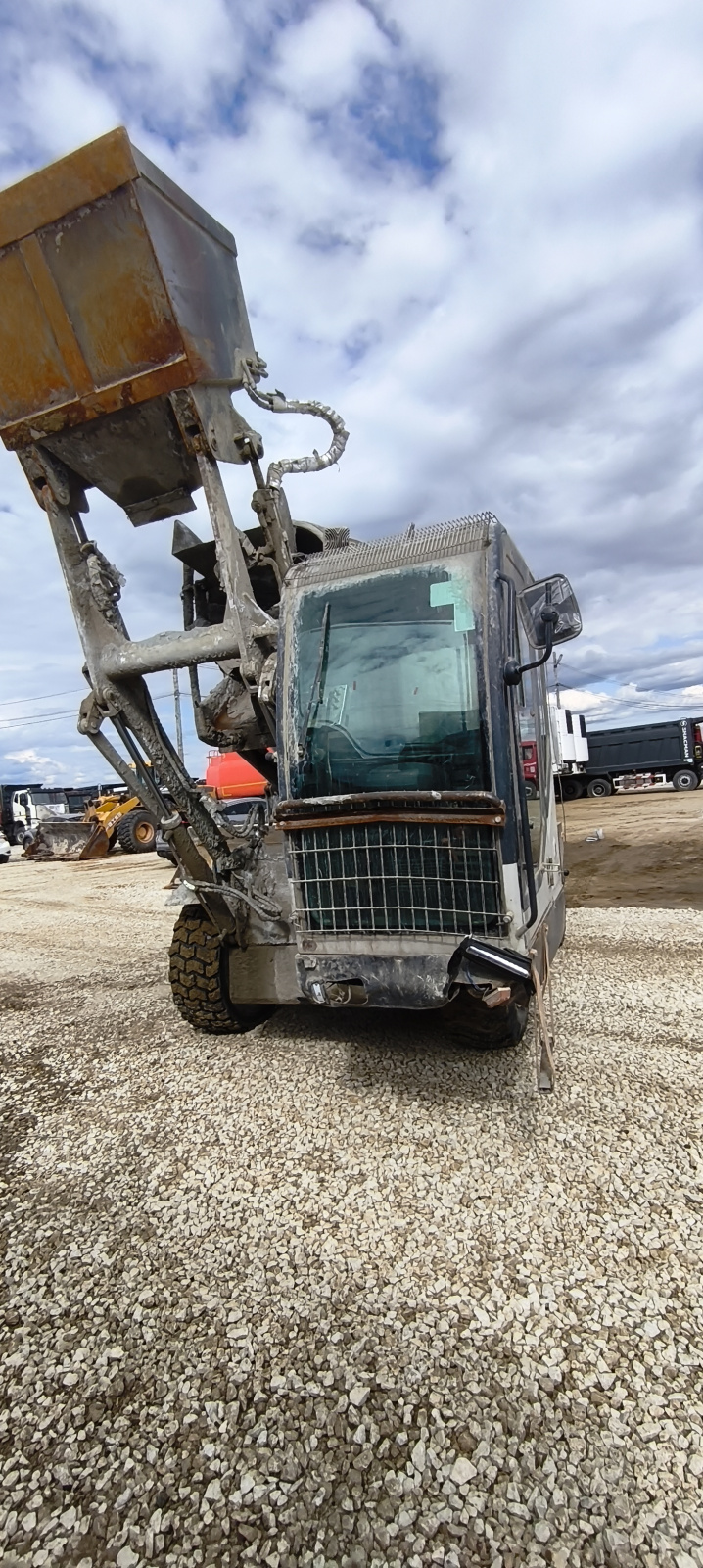 YNIX QGMC* Автобетоносмеситель с самозагрузкой QGMC4000 (Дизельный, 4,8 л, 125 л.с., АТ)