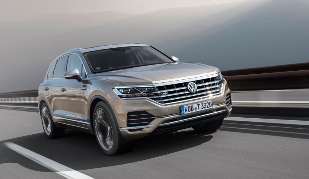 Volkswagen Touareg DB2019AU00278_large (2).jpg