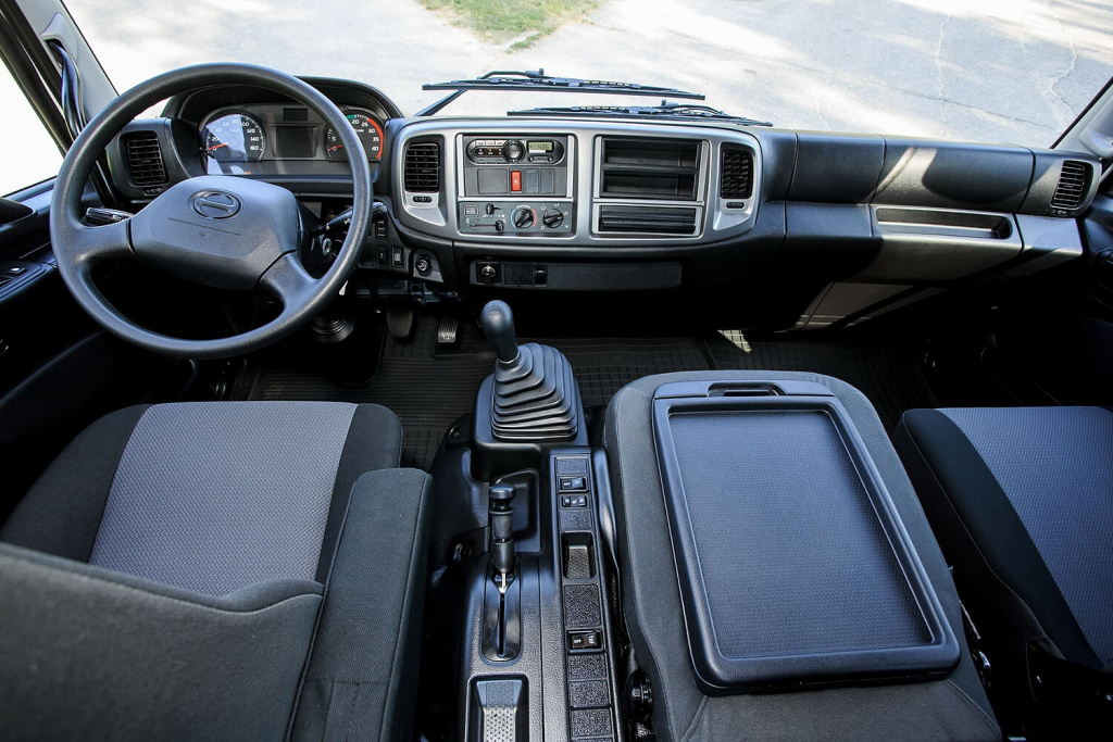 Hino 500_interior.jpg Hino 500_interior.jpg